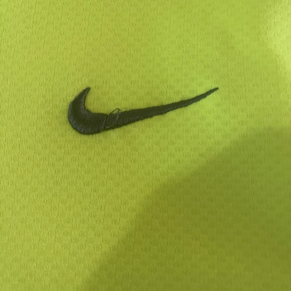 Like new boys Nike dry fit yellow jacket with zipper front - Picture 5 of 11